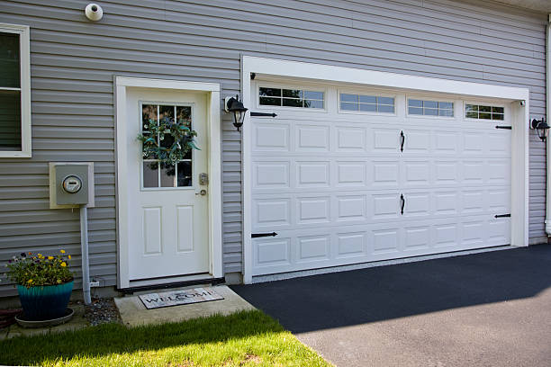 24/7 Emergency Garage Door Panel Replacement experts in Acushnet Center, MA